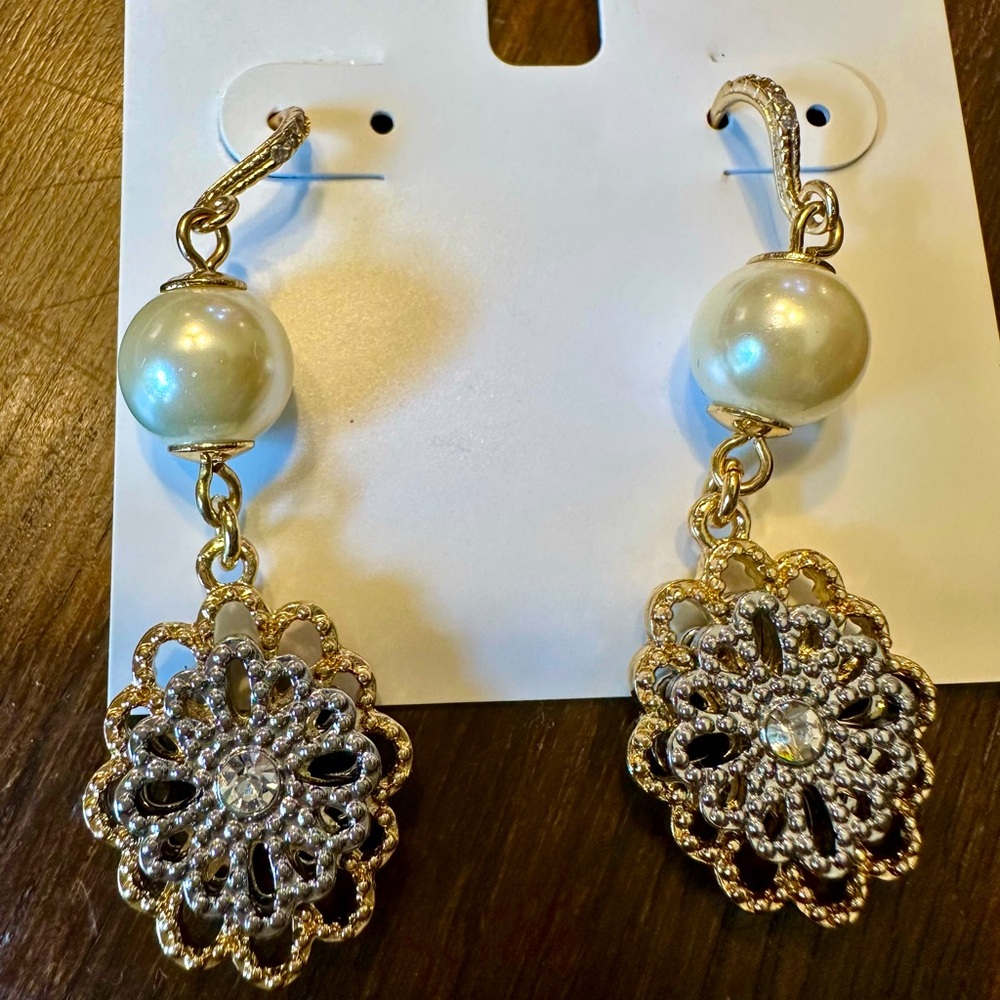 Elegant Gold and Pearl Drop Earrings
